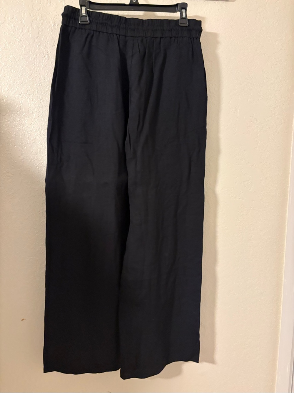 Halara NWT Med Black Elastic Waist Pants wrinkle resist finish. New $34.95